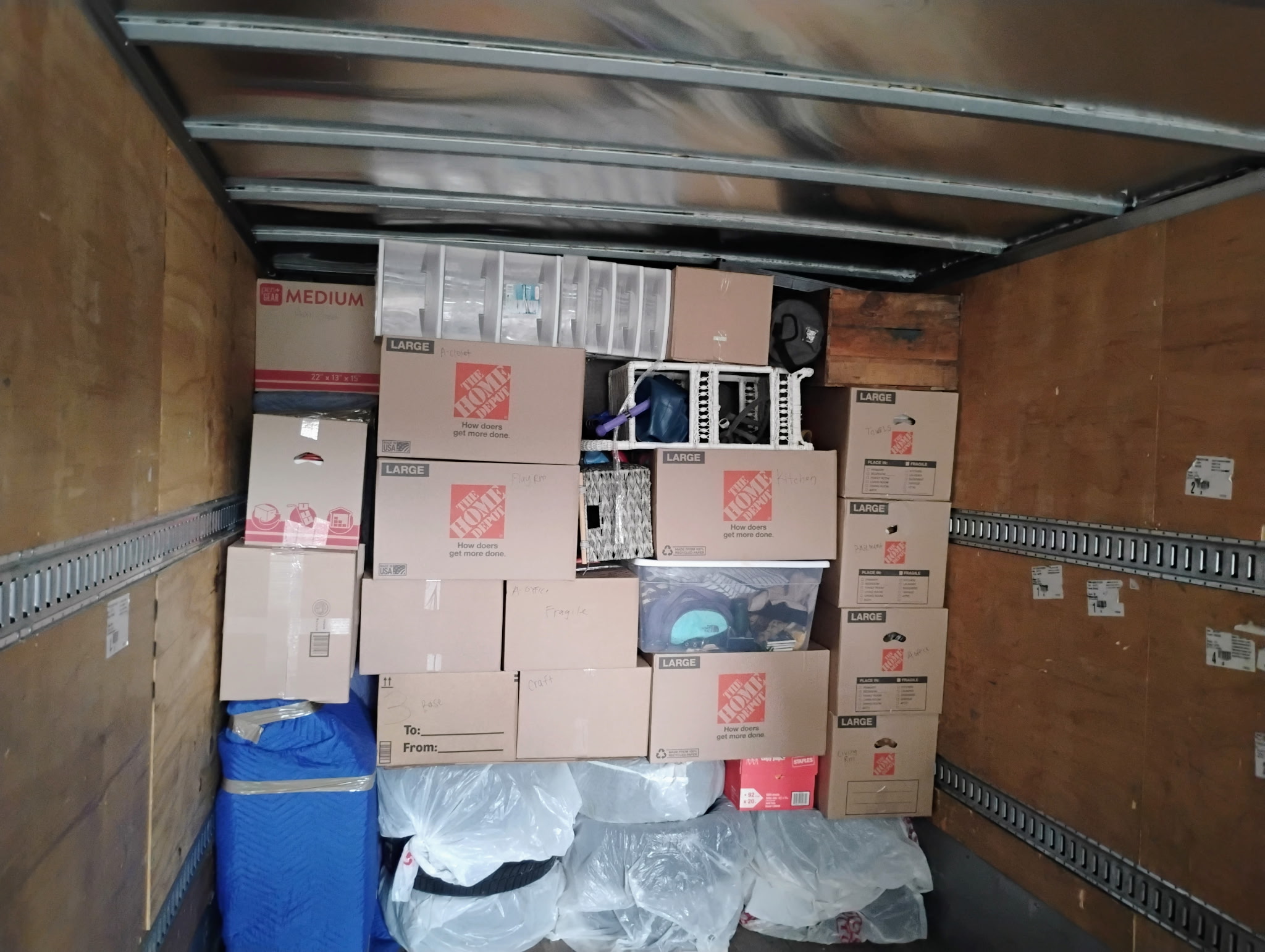 Mantis Moving loaded truck Royal Oak MI